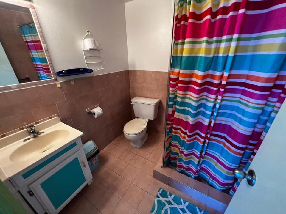 Shower, Toilet, Bathroom, Bath, towels