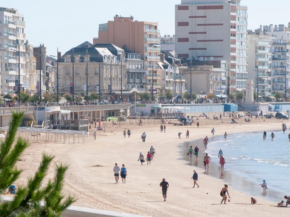 Appartement vue mer avec piscine chauffée et parking gratuit - FR-1-92-916 Apartment in Château-d'Olonne