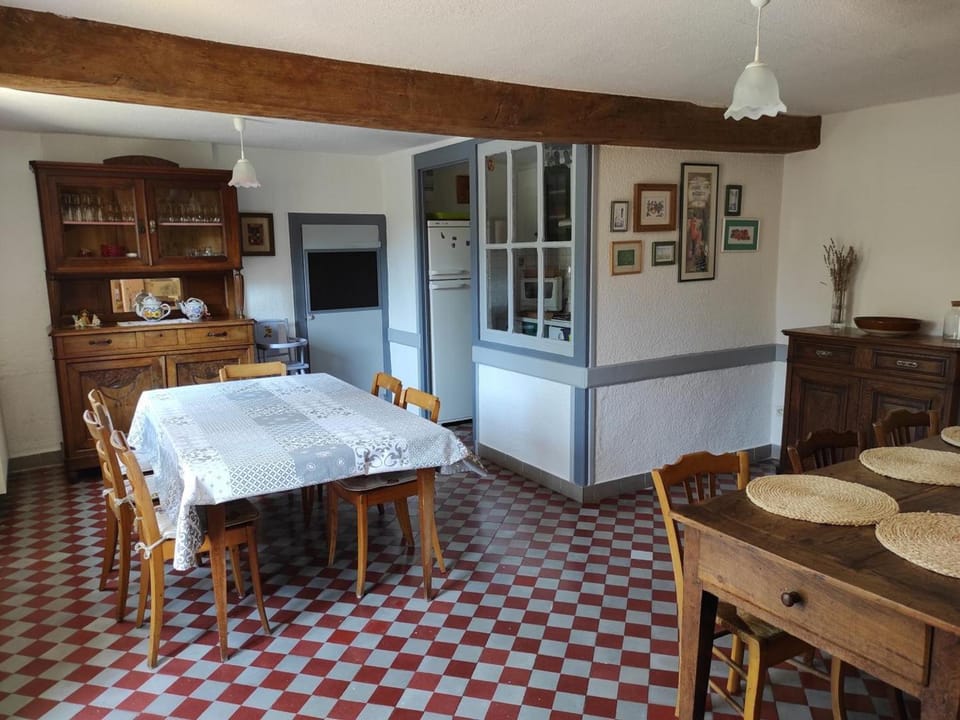 Gîte de 132 m² avec cheminée et jardin à Renaison - FR-1-496-257 House in Auvergne-Rhône-Alpes
