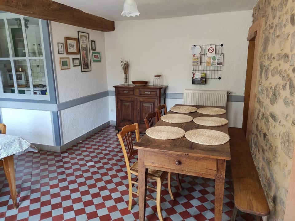 Gîte de 132 m² avec cheminée et jardin à Renaison - FR-1-496-257 House in Auvergne-Rhône-Alpes