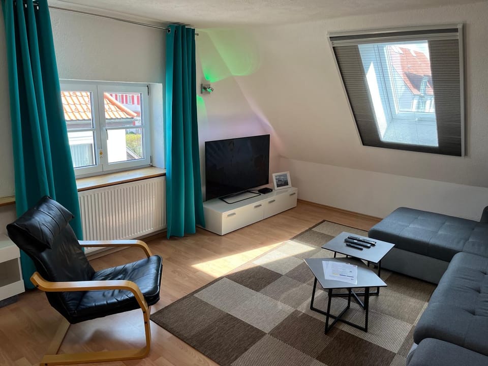 Communal lounge/ TV room, TV and multimedia, Living room, Seating area