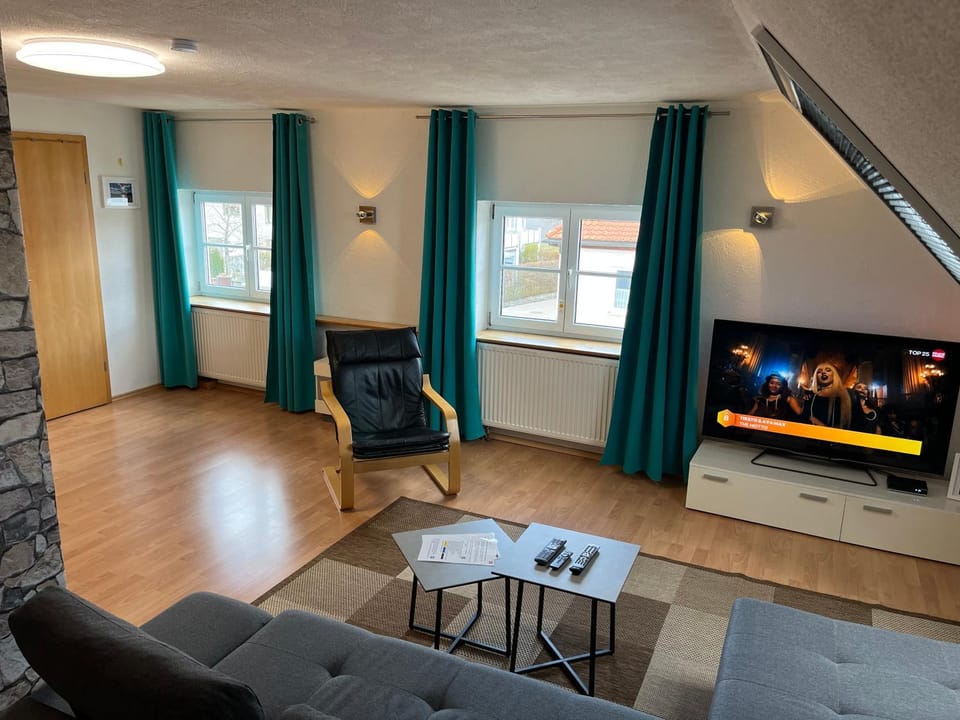 Communal lounge/ TV room, TV and multimedia, Living room, Seating area