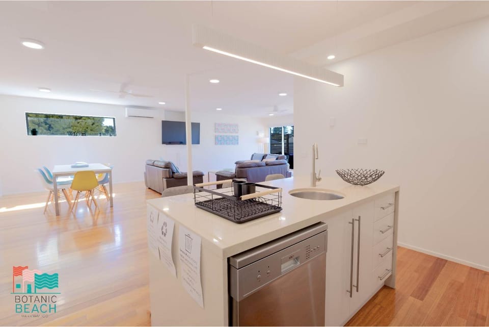TV and multimedia, Kitchen or kitchenette, Dining area, dishwasher, minibar, pet friendly, stove