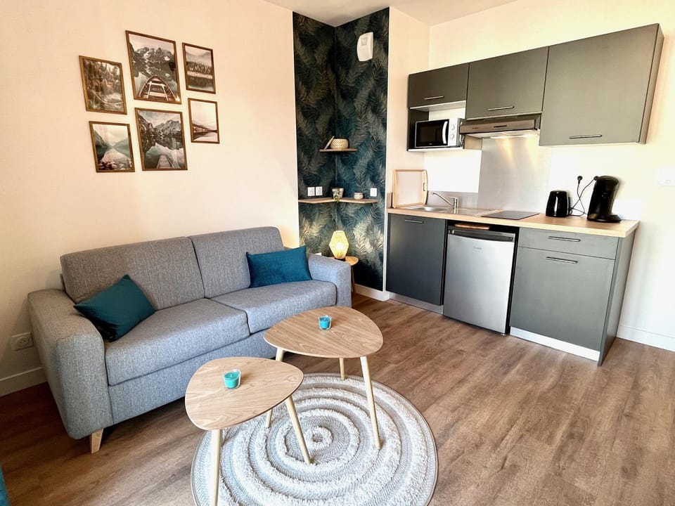 Kitchen or kitchenette, Living room