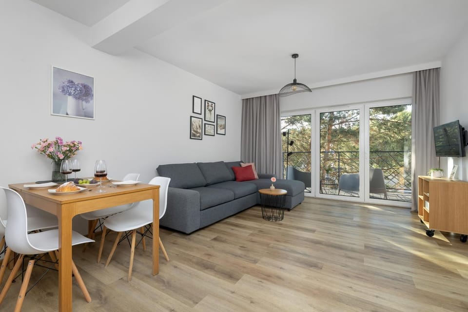 Bed, TV and multimedia, Balcony/Terrace, Living room, Seating area, Dining area, cot, flat iron, heating