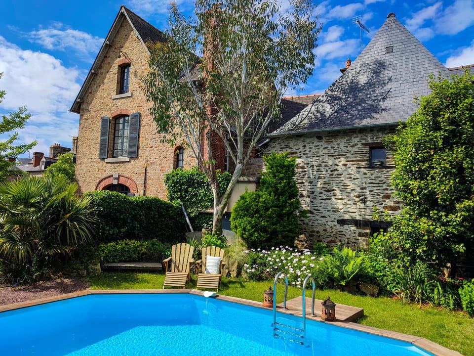 Property building, Garden, Swimming pool