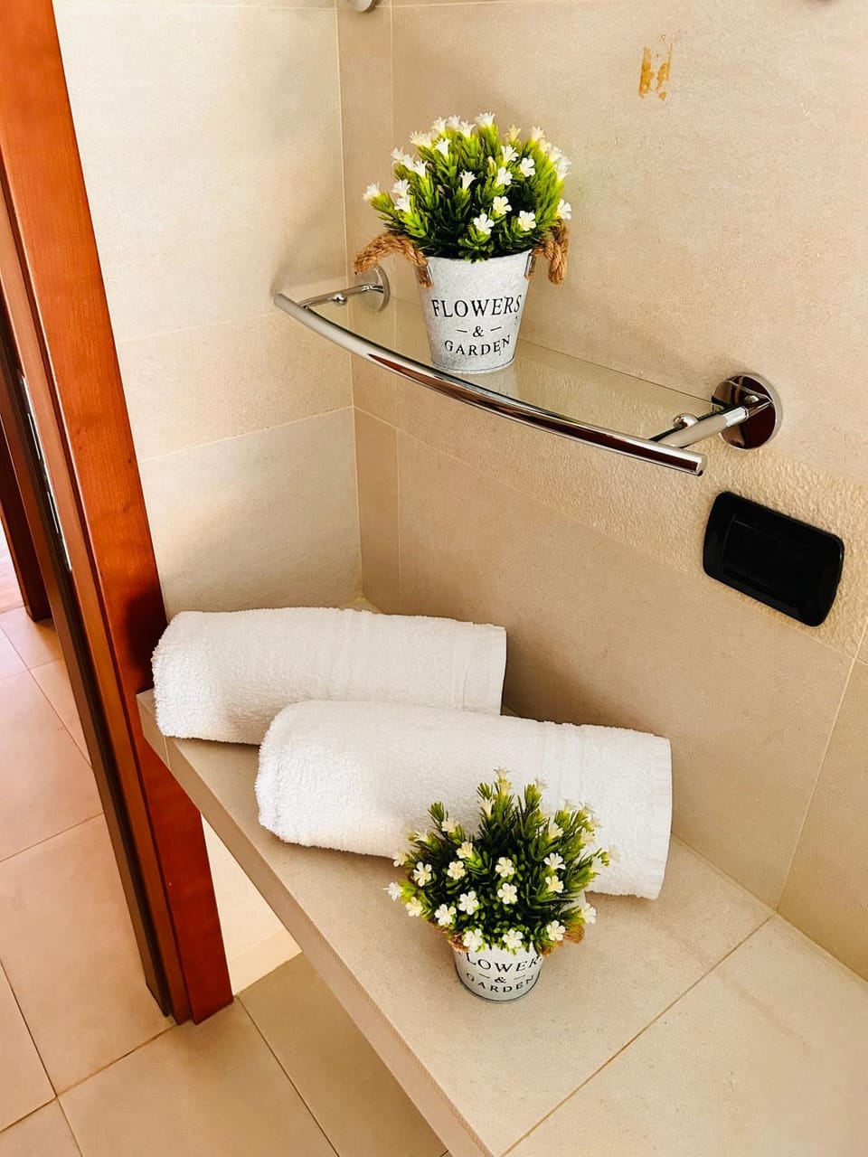 Bathroom, towels