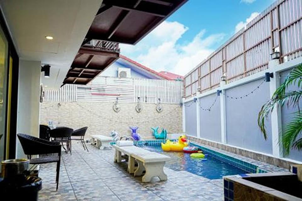 Swimming pool, Swimming pool