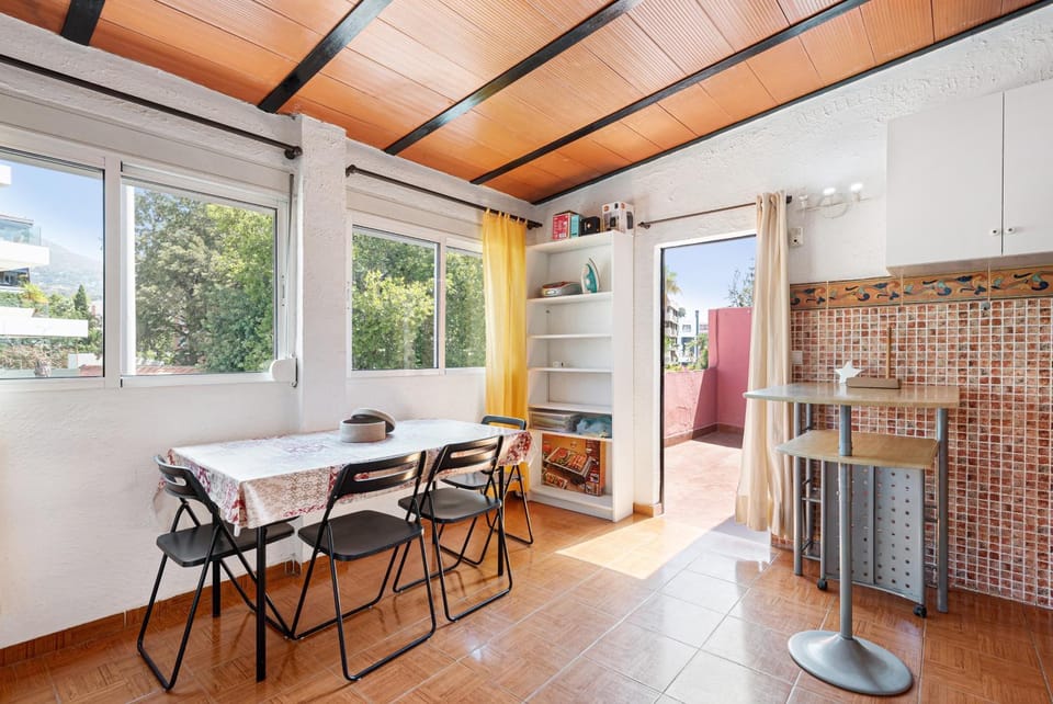 Property building, Kitchen or kitchenette, Living room