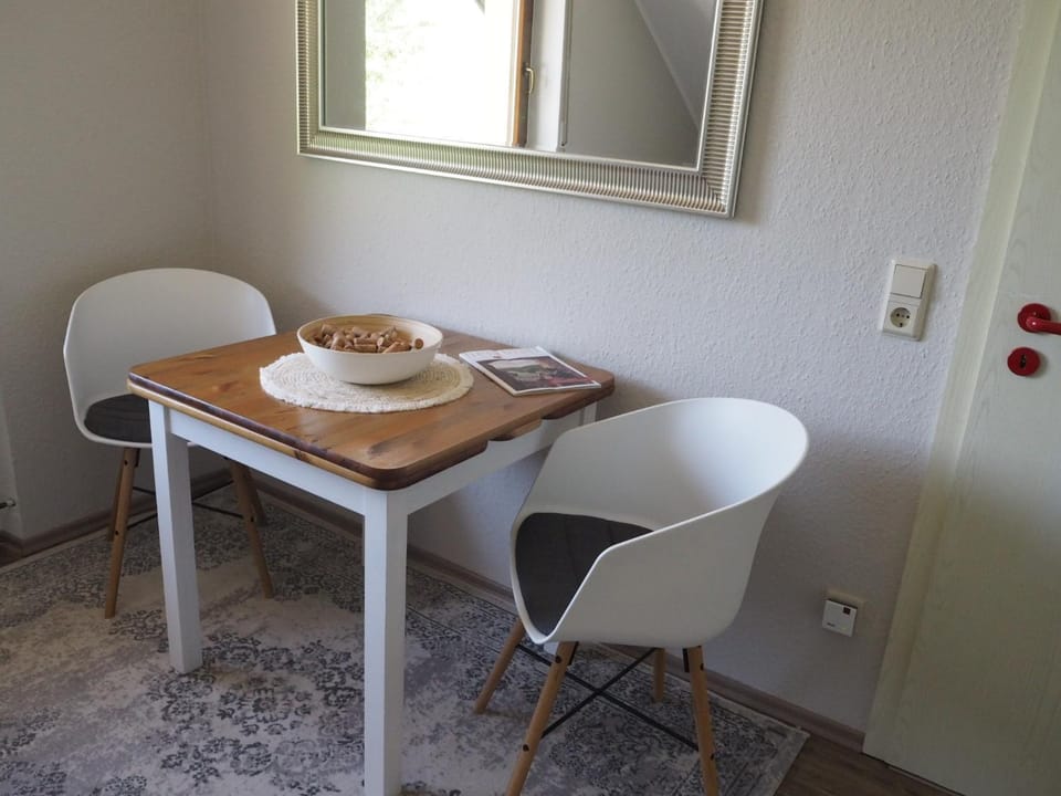 Seating area, Dining area
