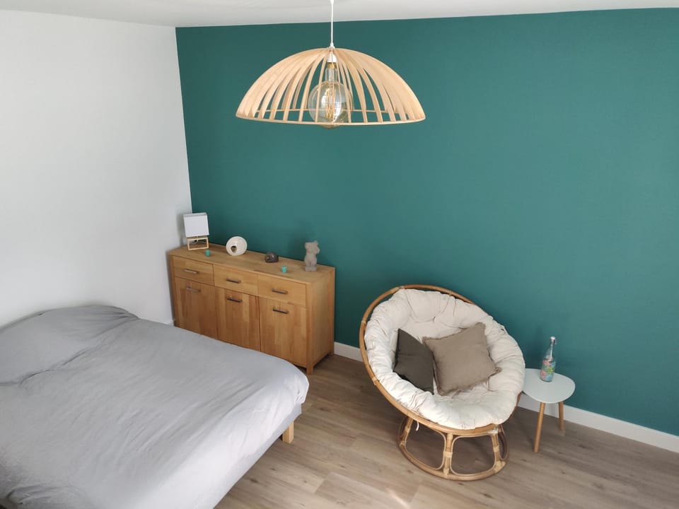 Scandinave - proche gare & centre-ville - stationnement - cour intérieure table & chaises Apartment in Brittany