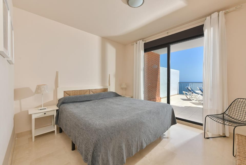 Apartamento de 2 dormitorios vista mar con parking Apartment in Río de Torrox