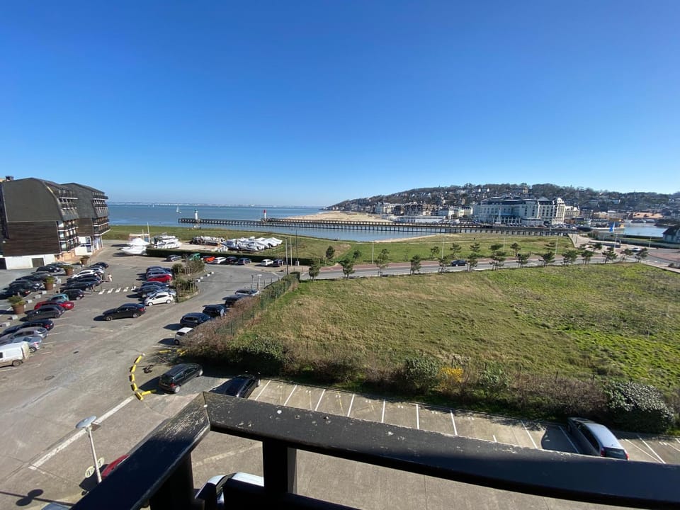 Balcony/Terrace, City view, Garden view, River view, Street view