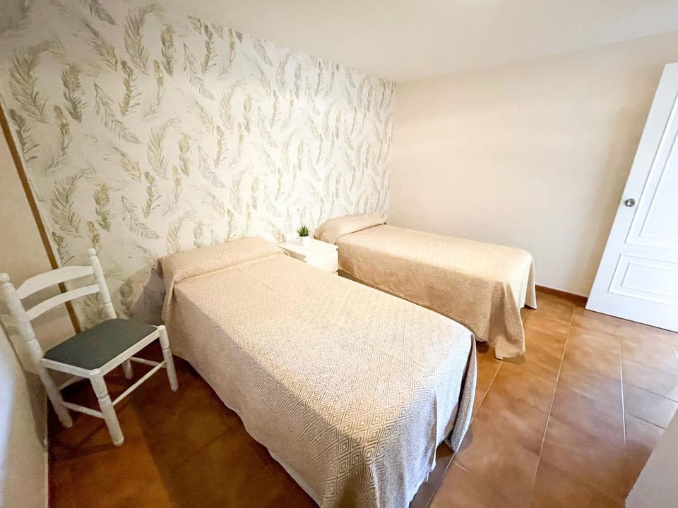 Spring, Bed, Activities, Winter, Summer, Balcony/Terrace, Photo of the whole room, Beach, Hiking, Bedroom, Autumn, Sea view, Sports, Entertainment, children, children, children, young children, young children, young children, older children, older children, older children, group of guests, group of guests, group of guests, cot, Family, Family, Family, dishwasher, microwave, oven, washing machine