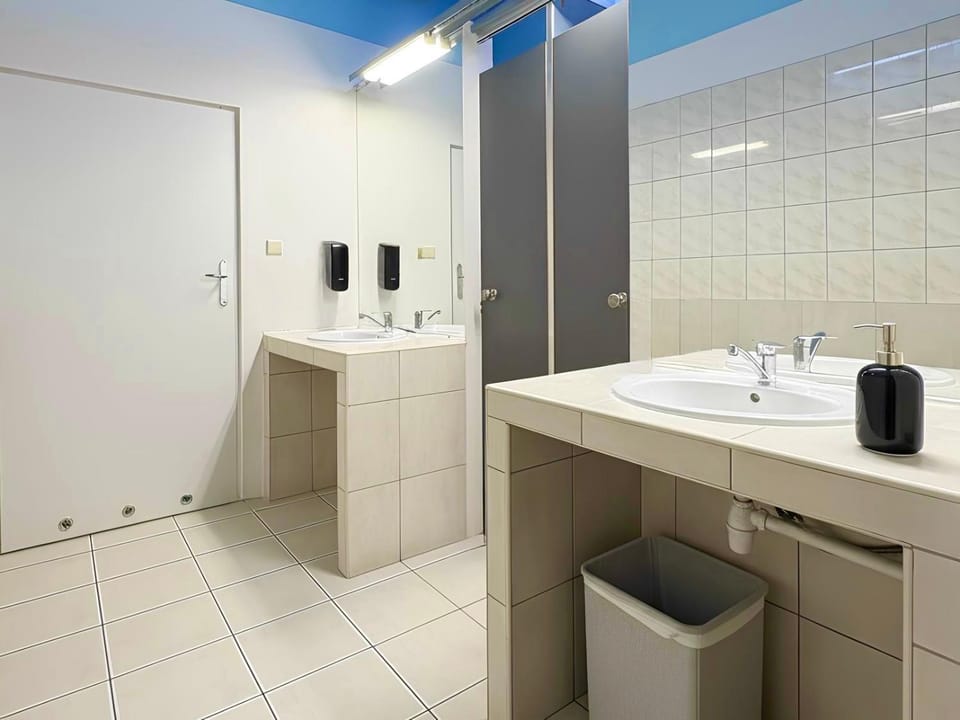 Hostel Oliwka - Metro Świętokrzyska Hostel in Warsaw