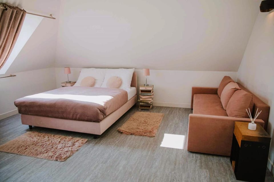 Bed, Living room, Other, Other, Other, Photo of the whole room, Seating area, Bedroom