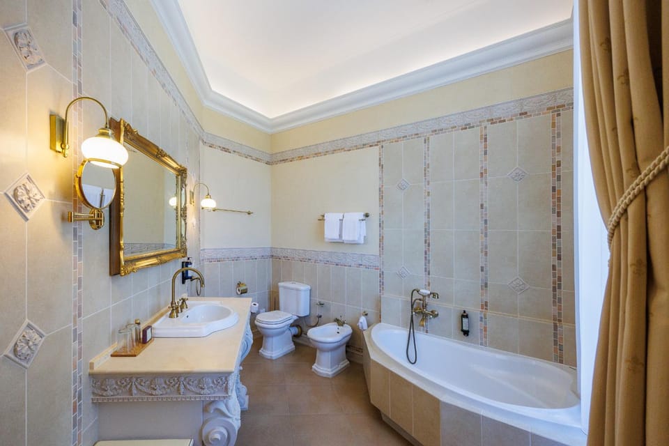 Shower, Toilet, Bathroom, Bath