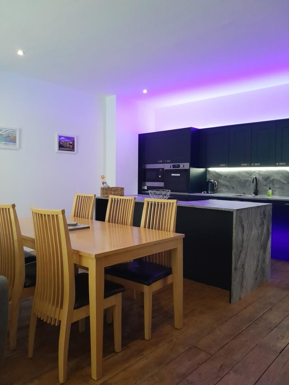The Eden Warehouse - Pink Apartment (sleeps 4) Apartment in Southport