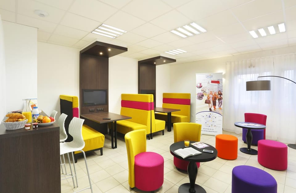 Communal lounge/ TV room, Food and drinks