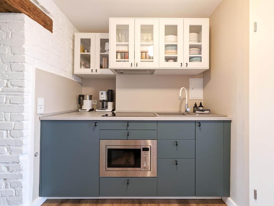 Restaurant/places to eat, Coffee/tea facilities, Kitchen or kitchenette, Shopping Area, stove, toaster, kitchen, kitchen