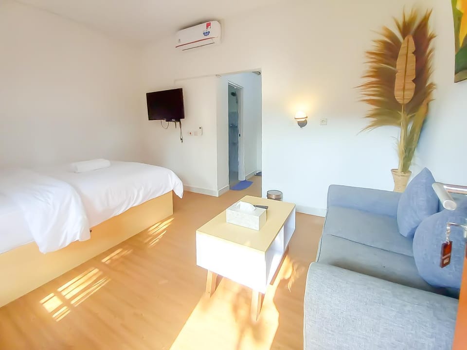 Communal lounge/ TV room, TV and multimedia, Photo of the whole room, Decorative detail