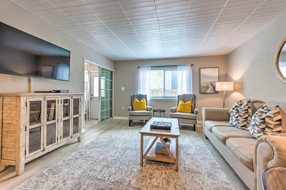 Sunny Destin Condo w/ Pool & Beach Access! House in Destin