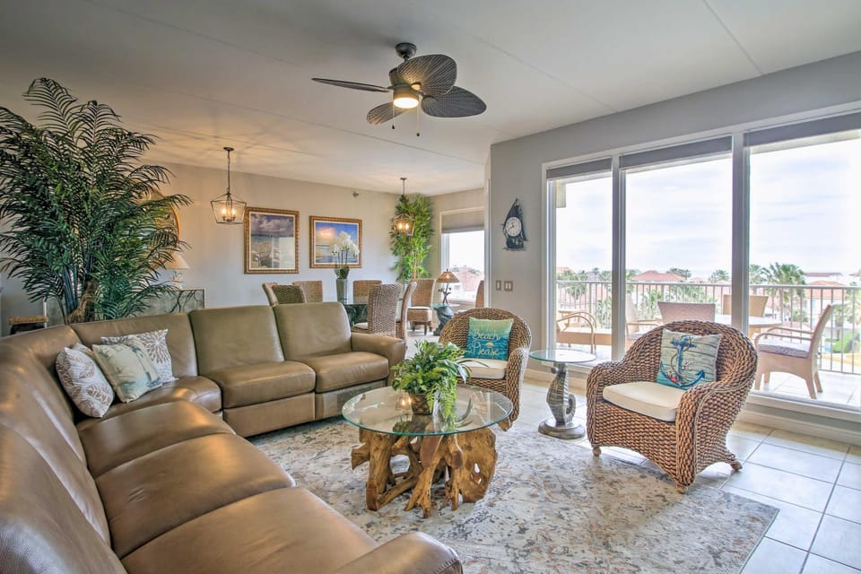 Sunny SPI Las Villas Condo w/ Resort Amenities! House in South Padre Island