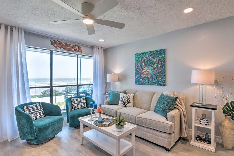 Ocean-View Balcony: Family Gem on Seawall Blvd! House in Galveston Island