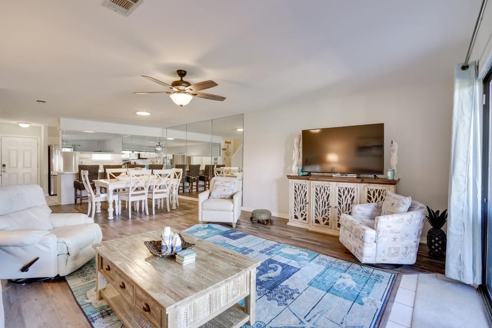 Sun-Dappled PCB Retreat w/ Multiple Pools! House in Long Beach