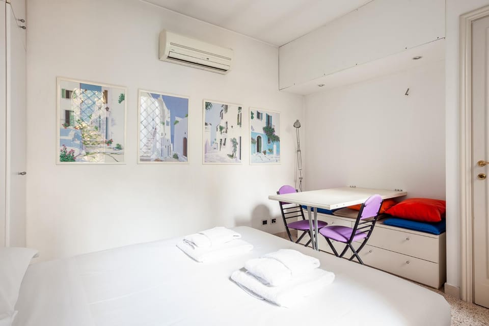 Bed, Photo of the whole room