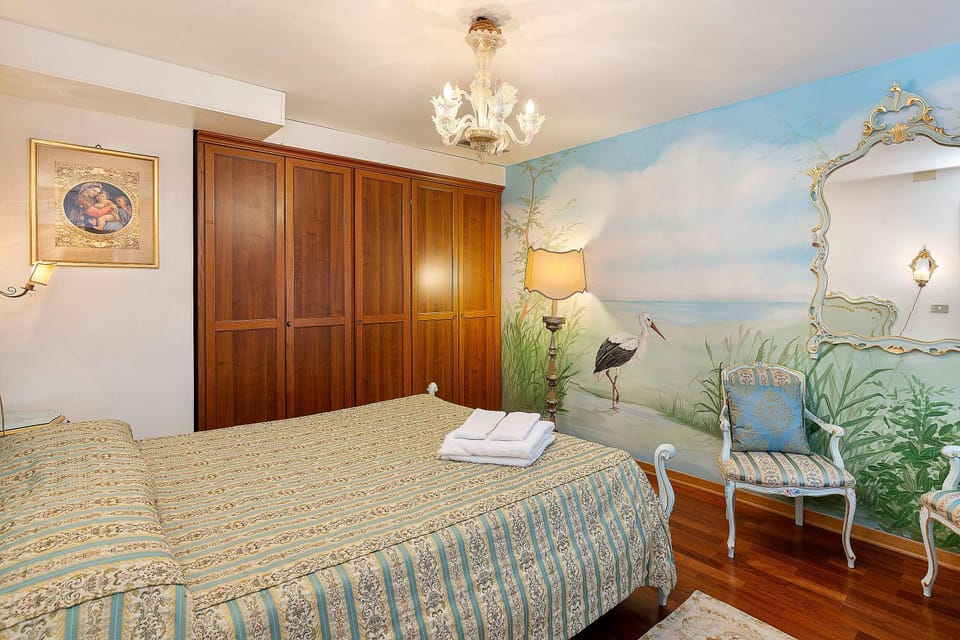Bed, Seating area, Bedroom