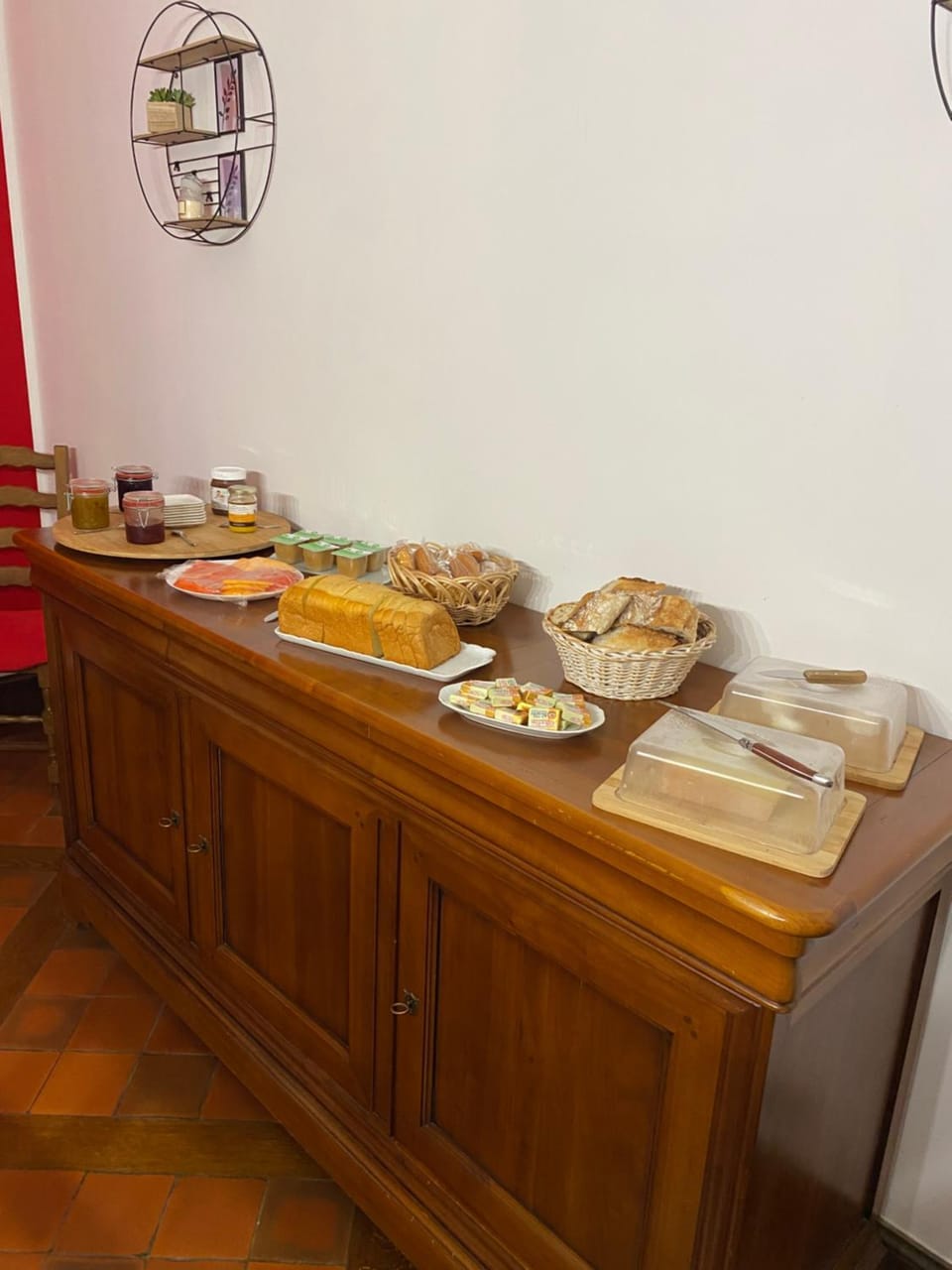 Continental breakfast, Buffet breakfast, Internal: Not applicable to any particular room