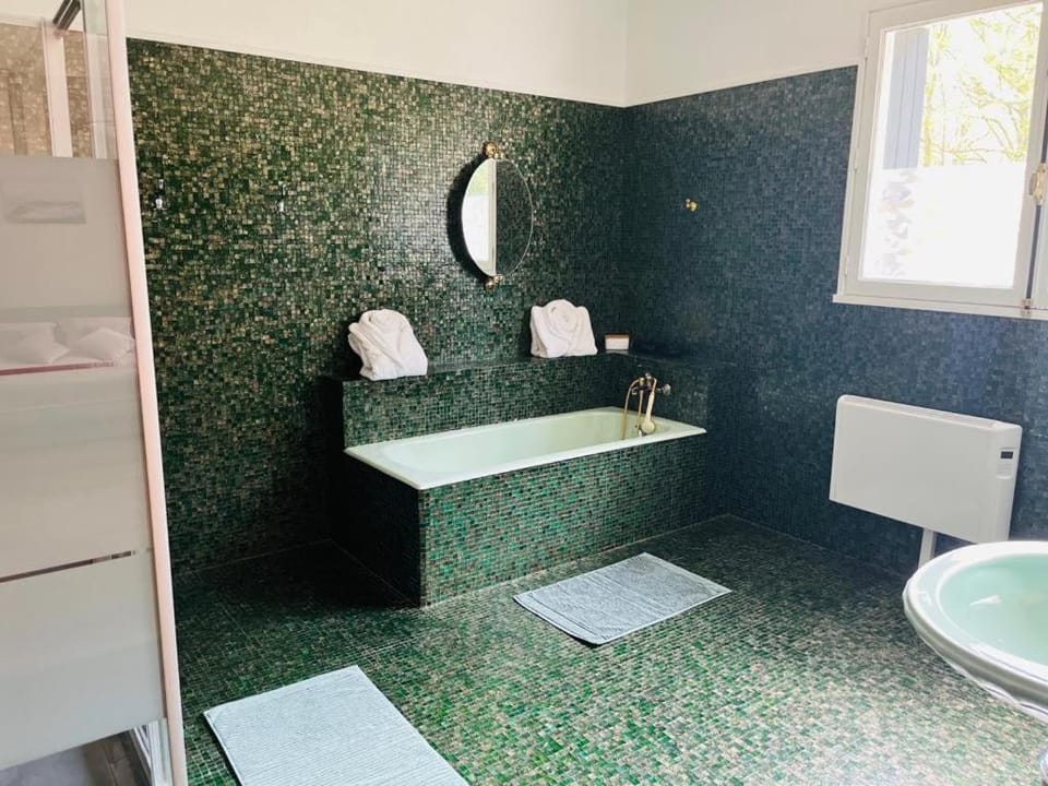 Toilet, Bathroom, Bath, towels