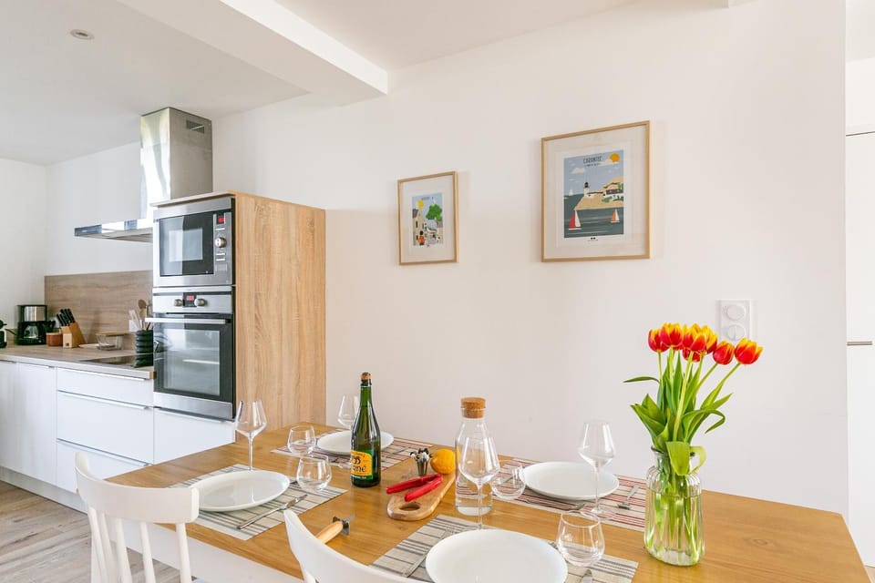 Kitchen or kitchenette, Other, Dining area