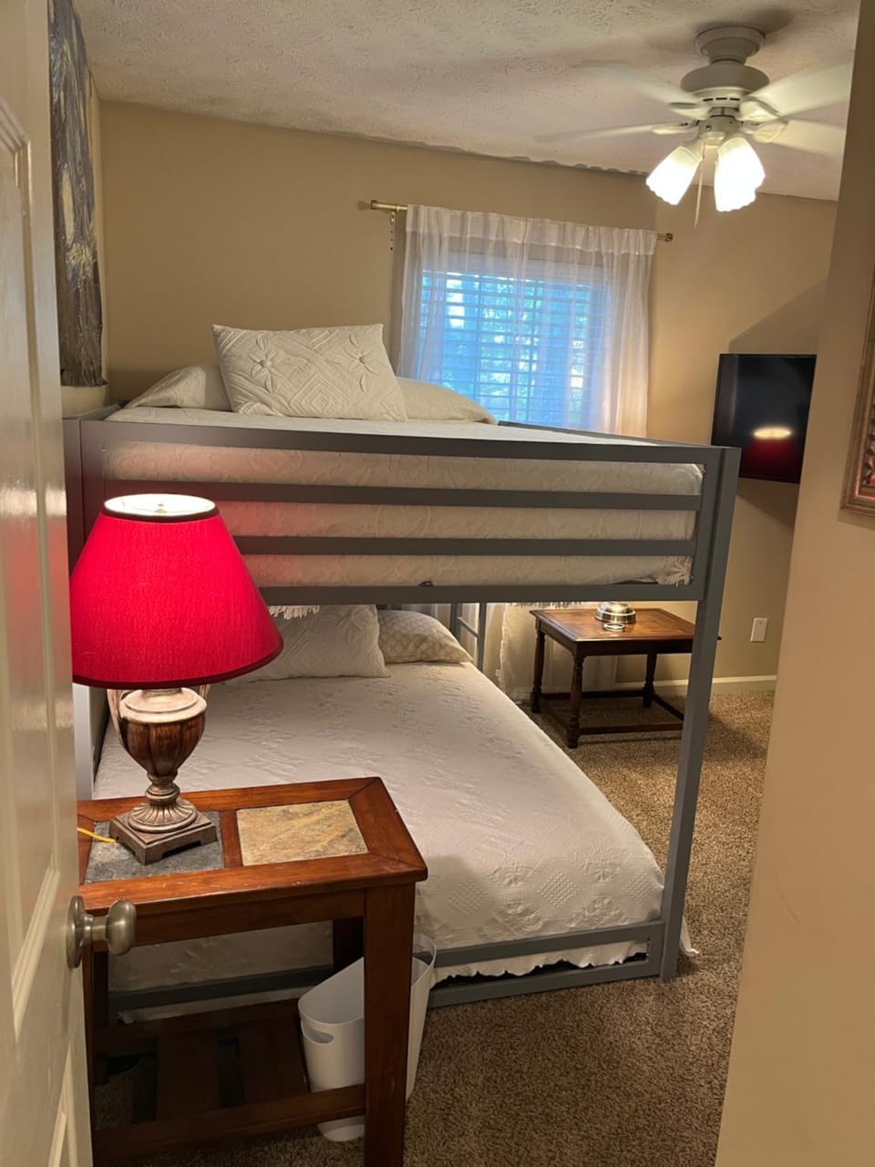 Classic City 3 bedroom 2 bath condo with deck close to UGA, Five Points, and Memorial Park in Athens Apartment in Athens