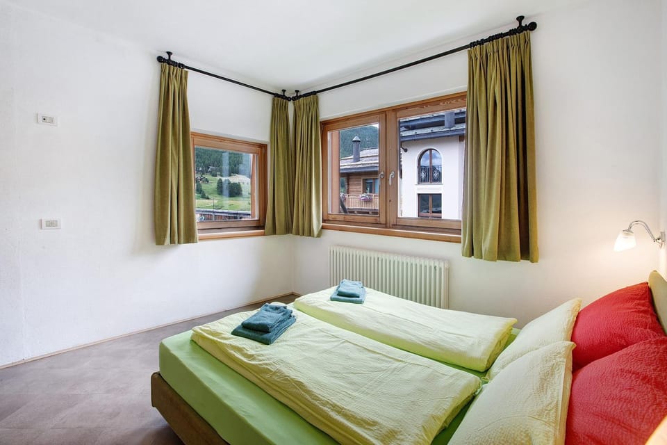 Living room, Bedroom