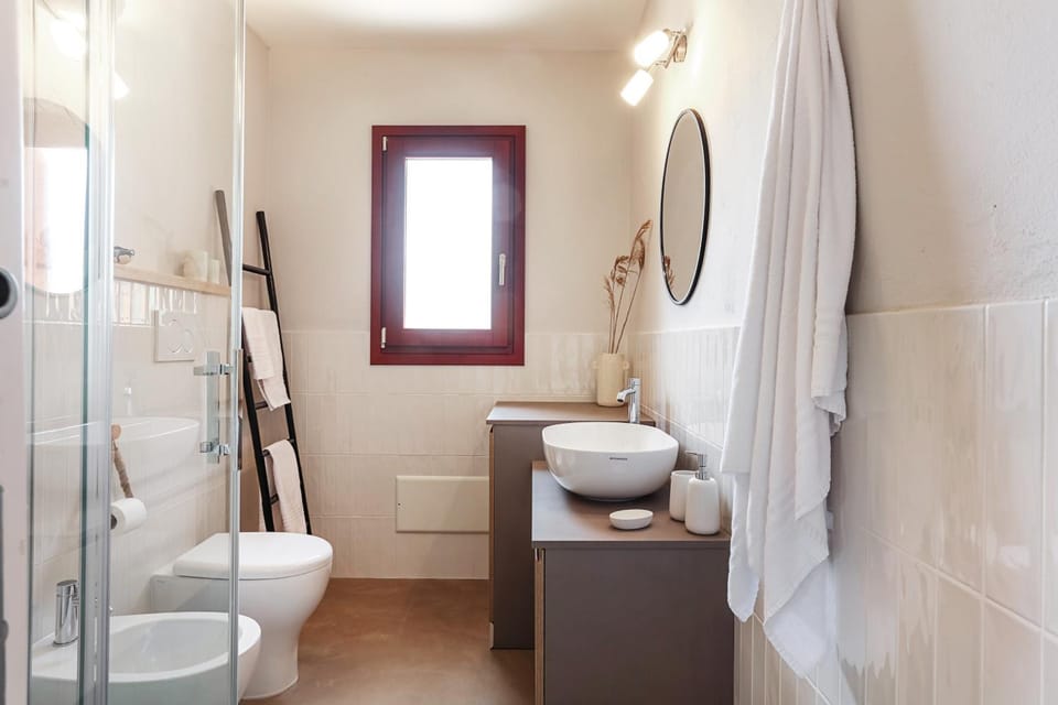Bathroom, Living room