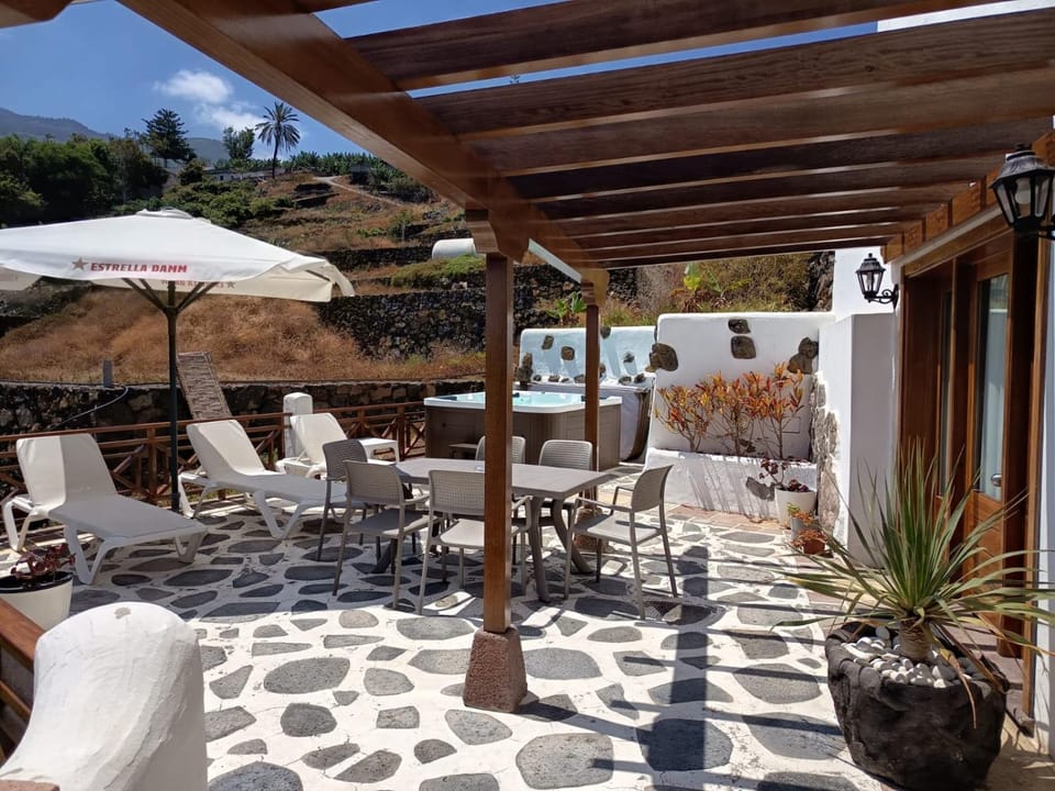 Restaurant/places to eat, Spring, Day, Activities, Hot Tub, Solarium, View (from property/room), Balcony/Terrace, Photo of the whole room, Seating area, Dining area, Beach, Hiking, Animals, Animals, Animals, Pets, Pets, Pets, Landmark view, Mountain view, Sea view, Area and facilities, Location, Parking, furniture, internet, pet friendly, pet friendly, sunbed, towels