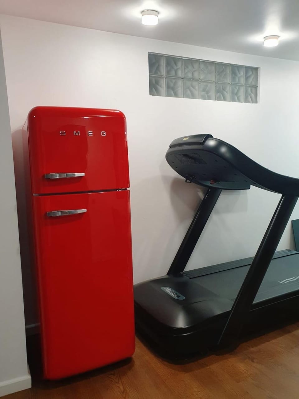 Cheerful 2 bedroom and lounge town house with free parking Villa in Bucharest