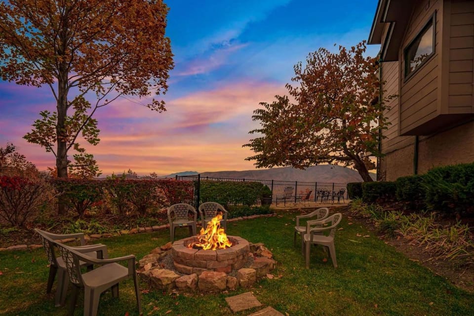 Tanasi Lodge Wake Up to Top-of-the-World Views 10BR Sleeps 30 House in Sevier County