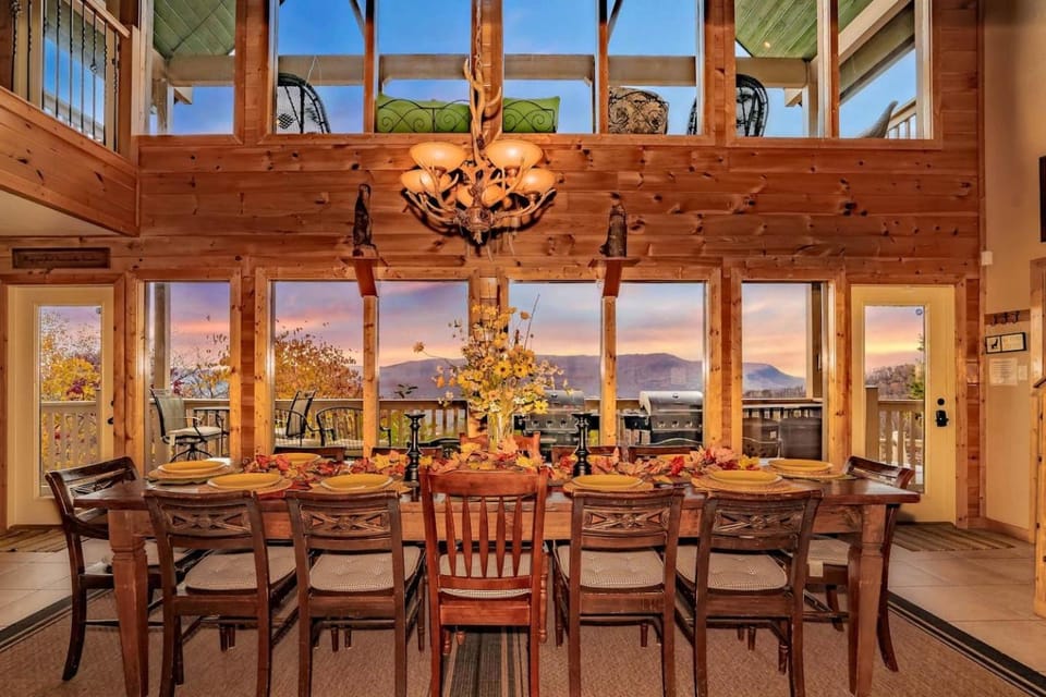 Tanasi Lodge Wake Up to Top-of-the-World Views 10BR Sleeps 30 House in Sevier County