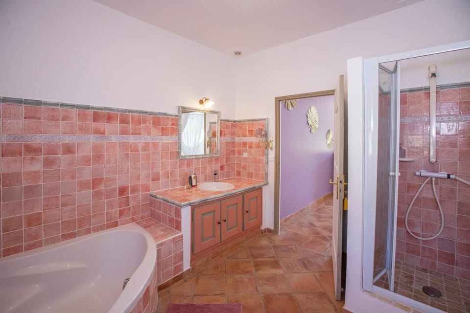 Mas l aigo claro Bed and Breakfast in Arles