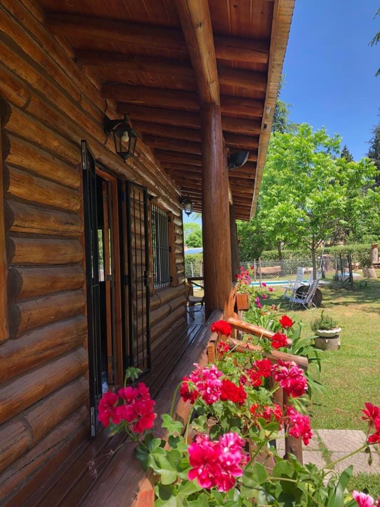 EZEIZA cedro azul 10 minutes the air port Villa in Ezeiza