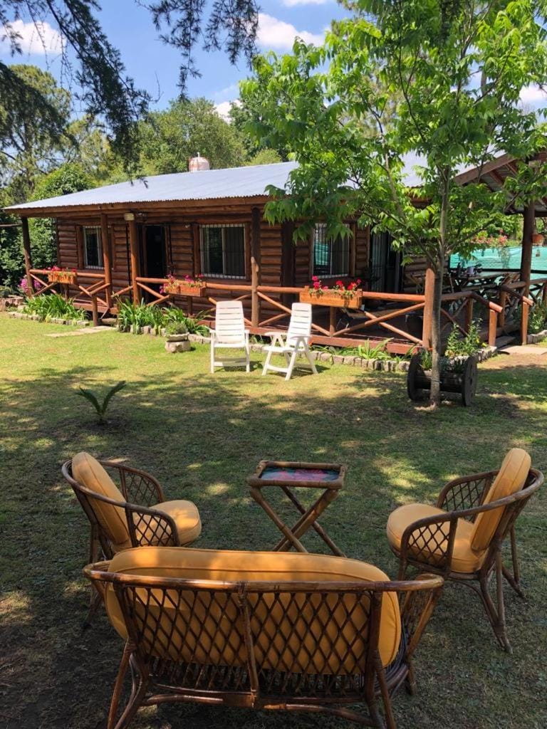 EZEIZA cedro azul 10 minutes the air port Villa in Ezeiza
