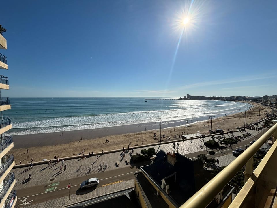 Appartement T2 face à la plage, 4 couchages, avec balcon – Les Sables-d'Olonne Apartment in Les Sables-d'Olonne