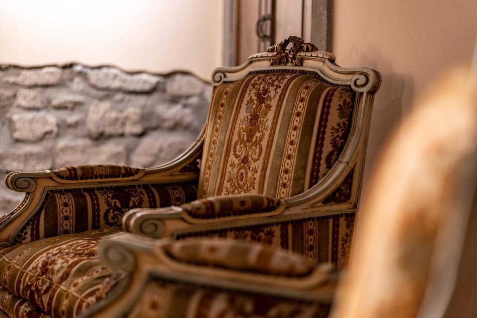 Seating area, Bedroom