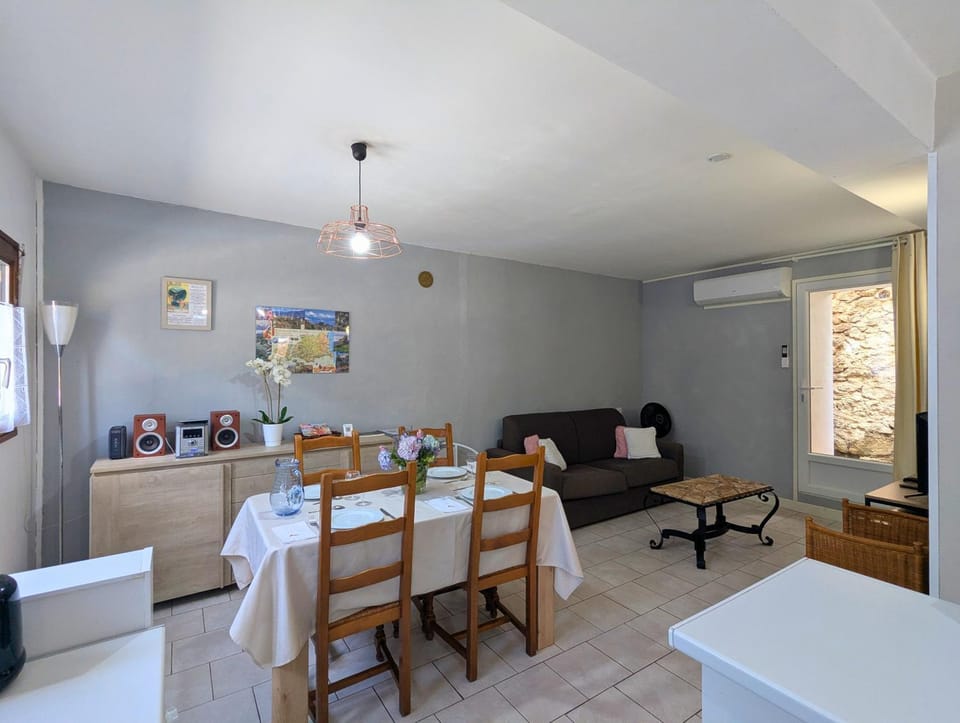 Living room, Dining area