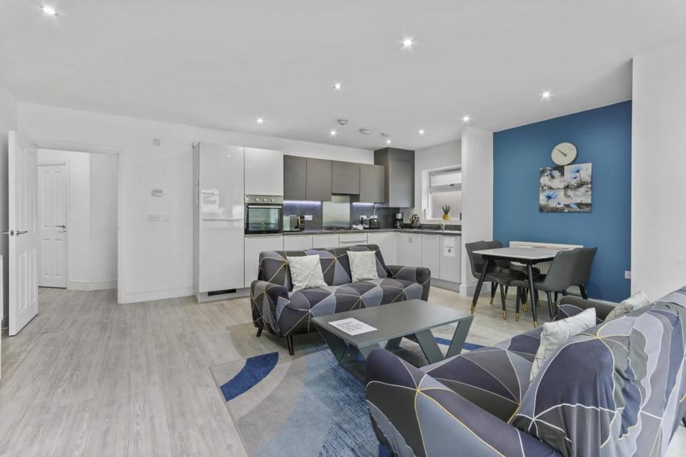 Luxury 2Bedroom - 2Bath - Prime location - Patio Apartment in Wembley