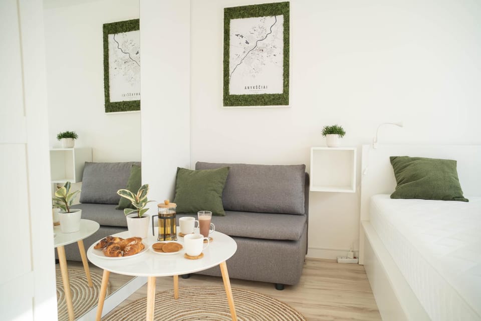 Living room, Food and drinks, Seating area