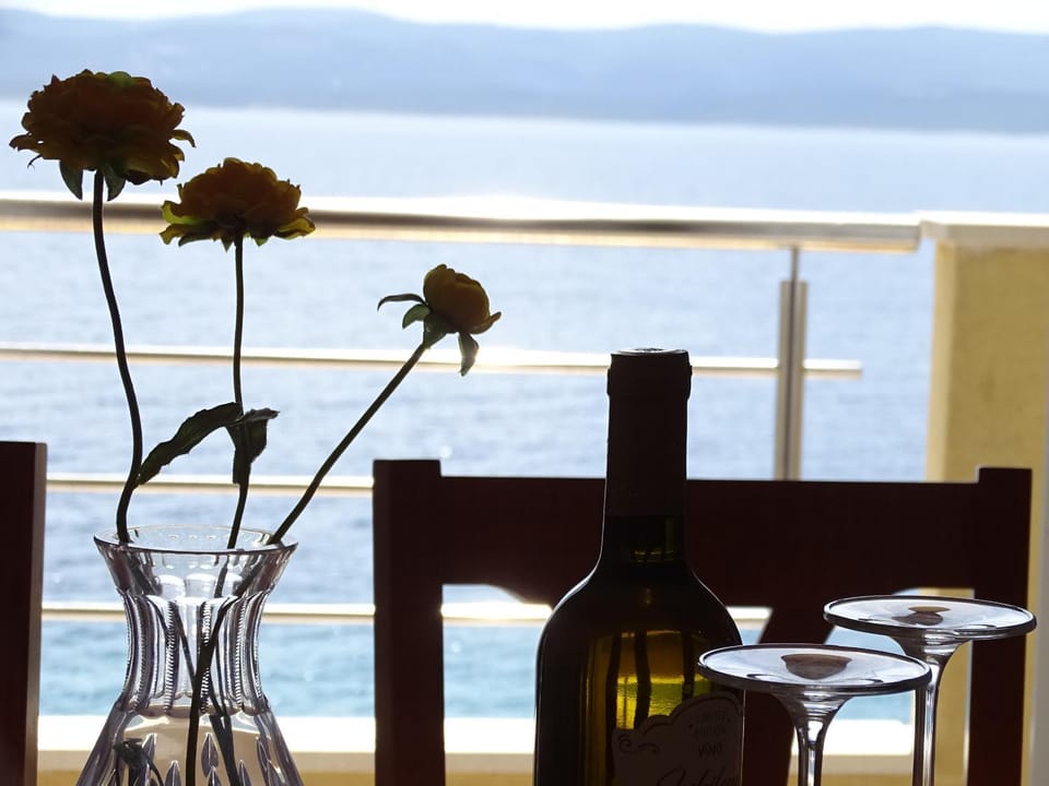 6 pax Apertment ON THE BEACH with Terrace, Sea view, Garden, Parking ensured, first floor Apartment in Split-Dalmatia County